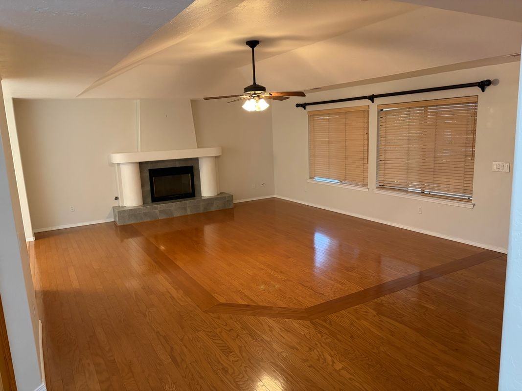 385 S Acacia Dr - Photo 4 of 20