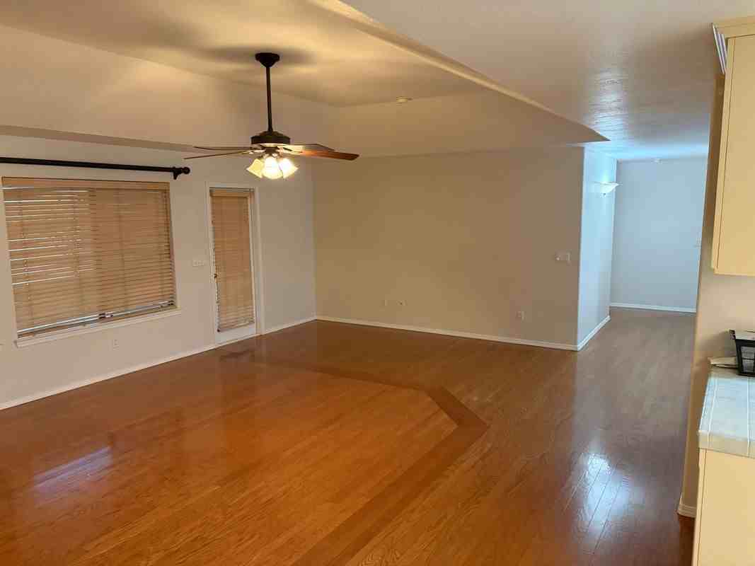 385 S Acacia Dr - Photo 5 of 20