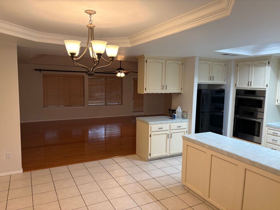385 S Acacia Dr - Photo 6 of 20