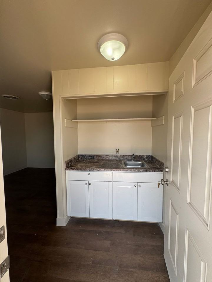 7 - Photo 2 of 7