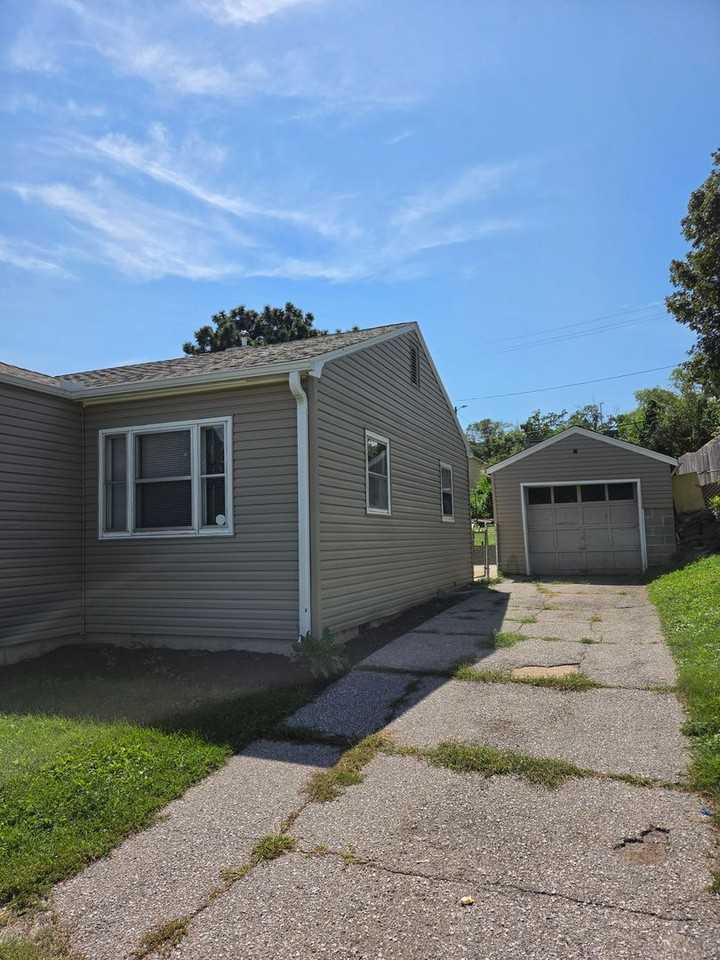 7057 Binney St - Photo 2 of 13