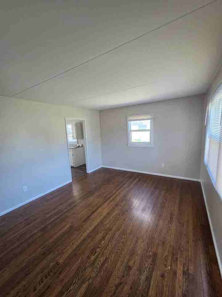 7057 Binney St - Photo 5 of 13