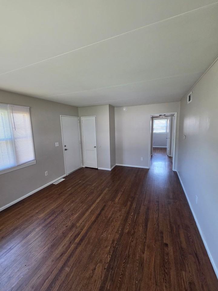 7057 Binney St - Photo 6 of 13