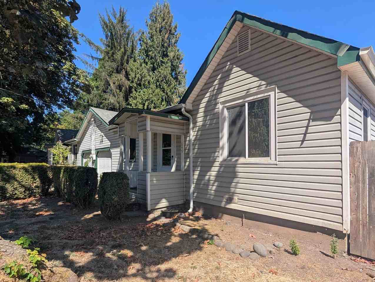 649 Water St - Photo 3 of 18