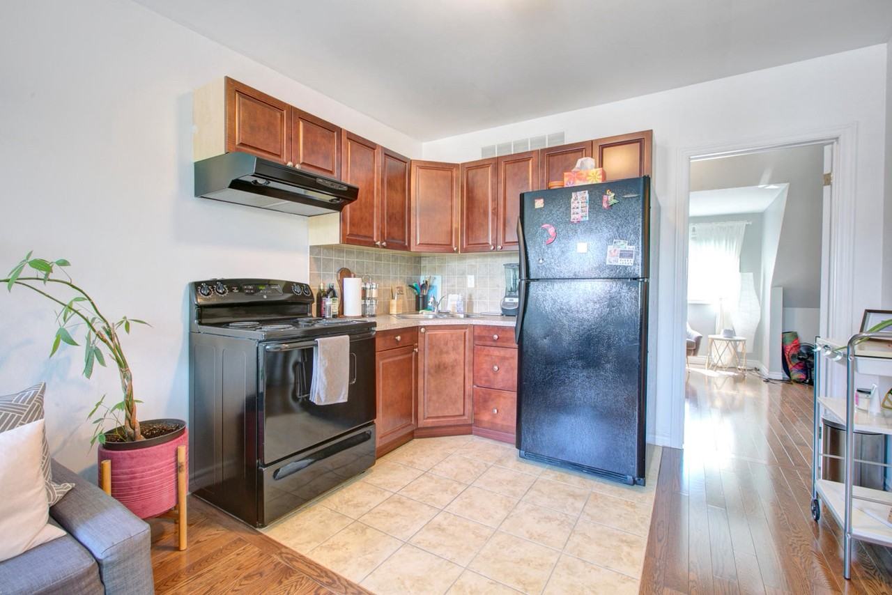 945 Logan Ave - Photo 2 of 10