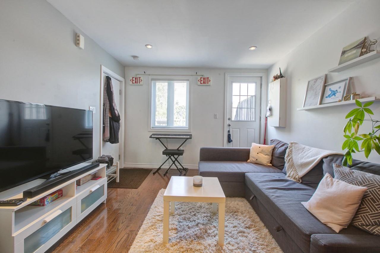 945 Logan Ave - Photo 5 of 10