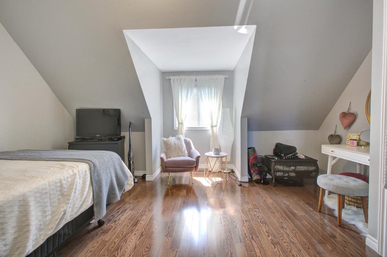 945 Logan Ave - Photo 6 of 10