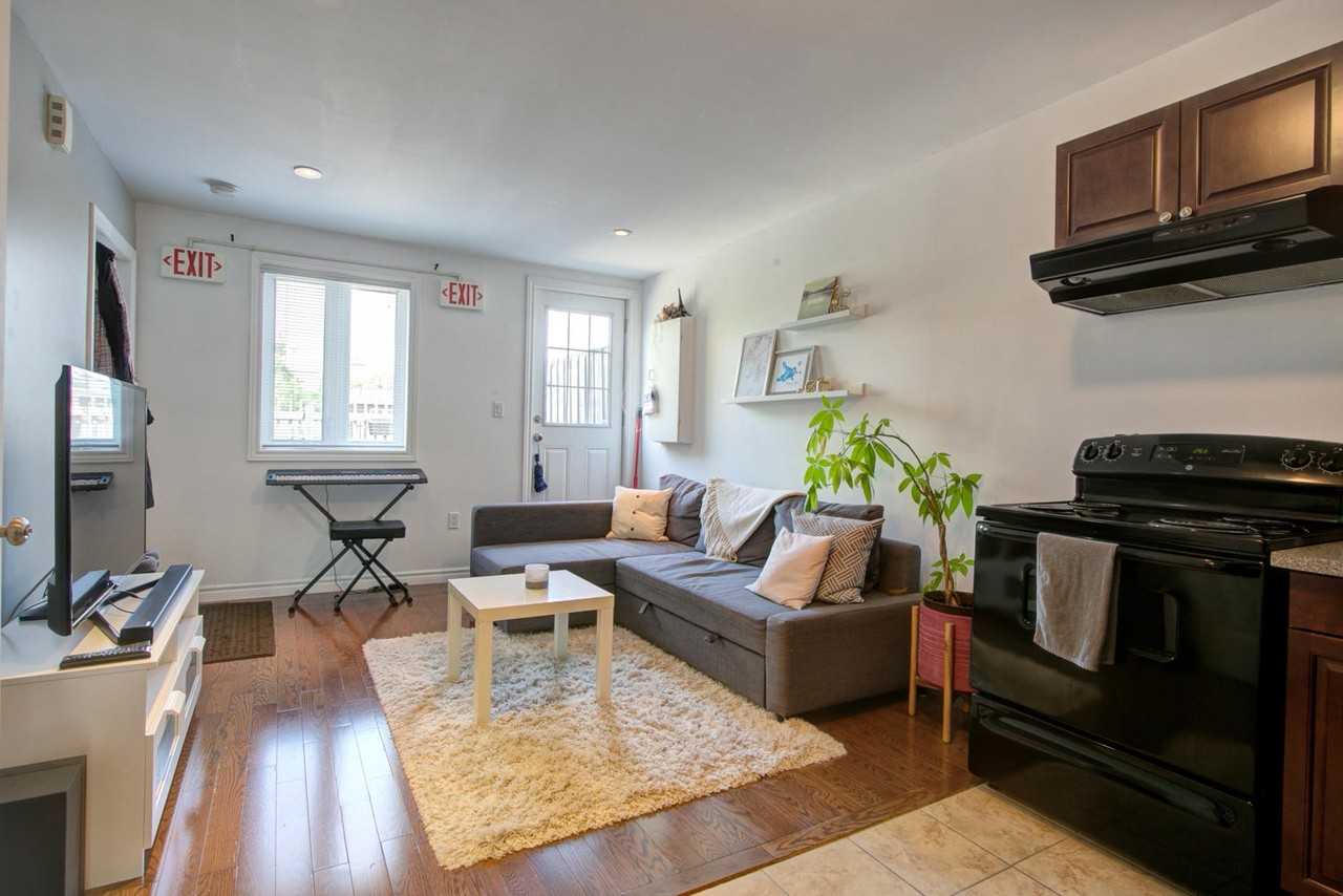 945 Logan Ave - Photo 4 of 10