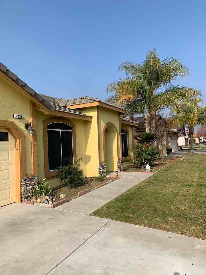 1259 Mission Dr - Photo 3 of 24