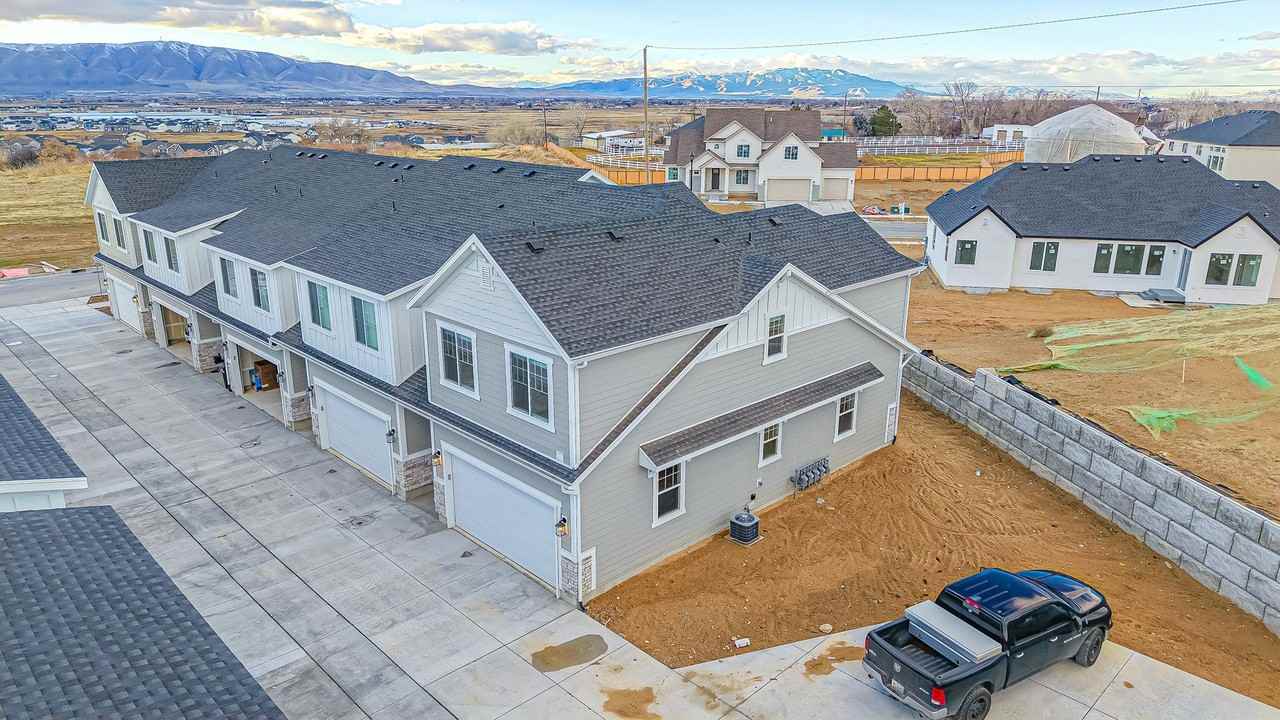368 W 2210 S - Photo 2 of 21
