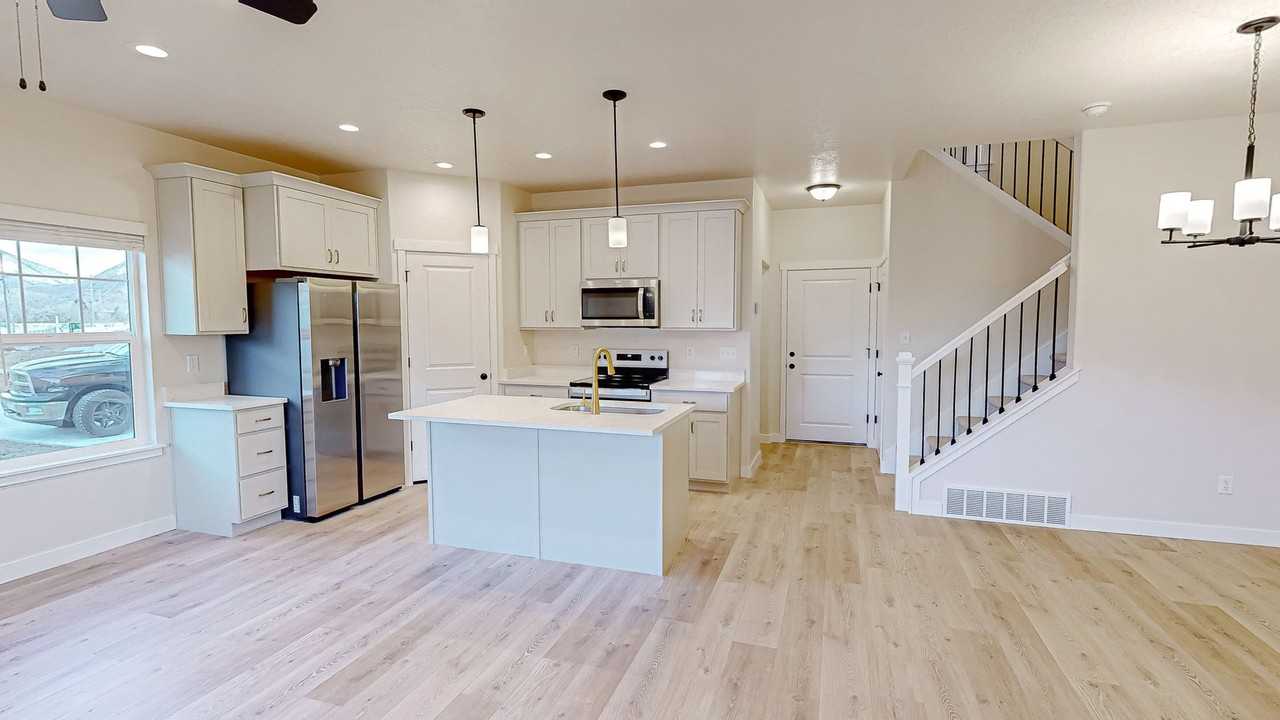 368 W 2210 S - Photo 3 of 21