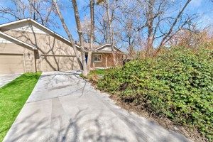 featured image of 4552 W Kendall St