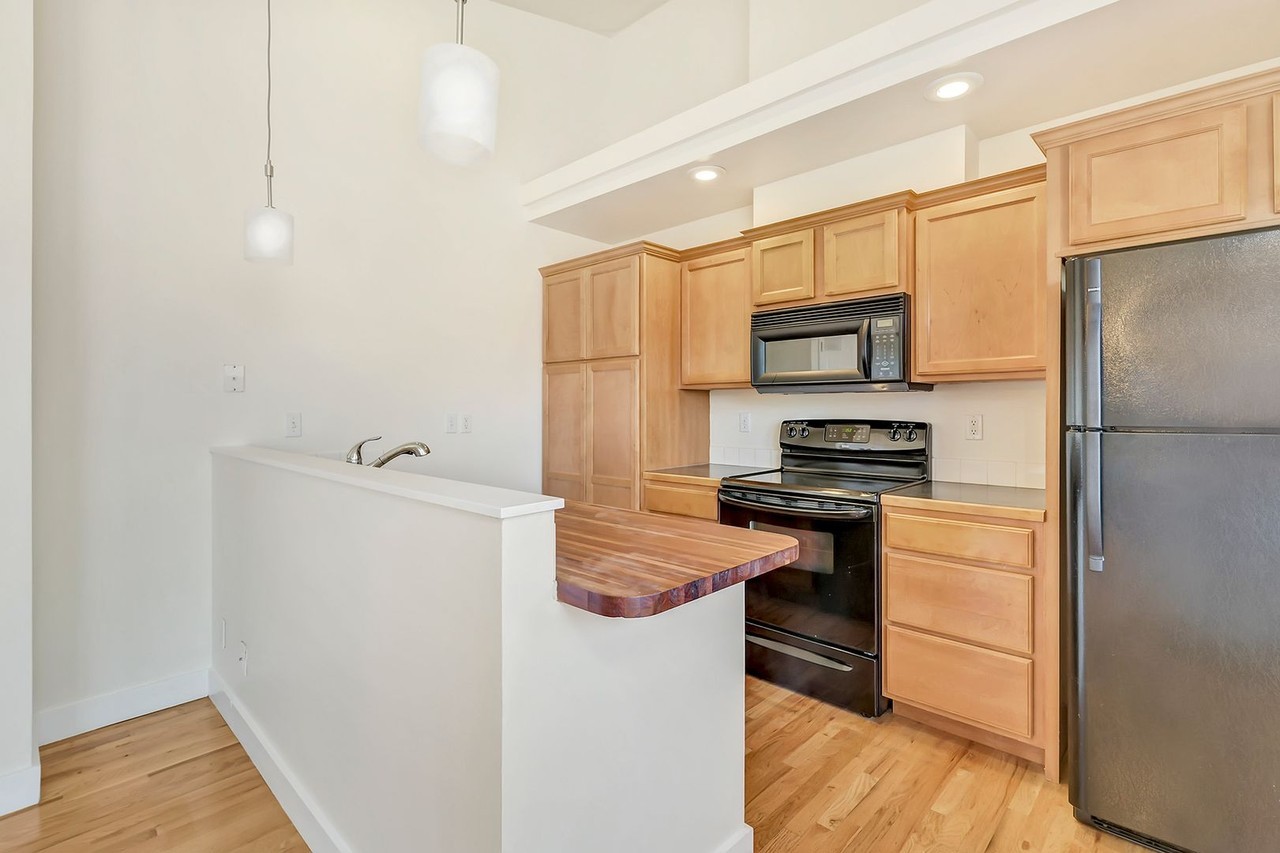 4552 W Kendall St - Photo 3 of 11