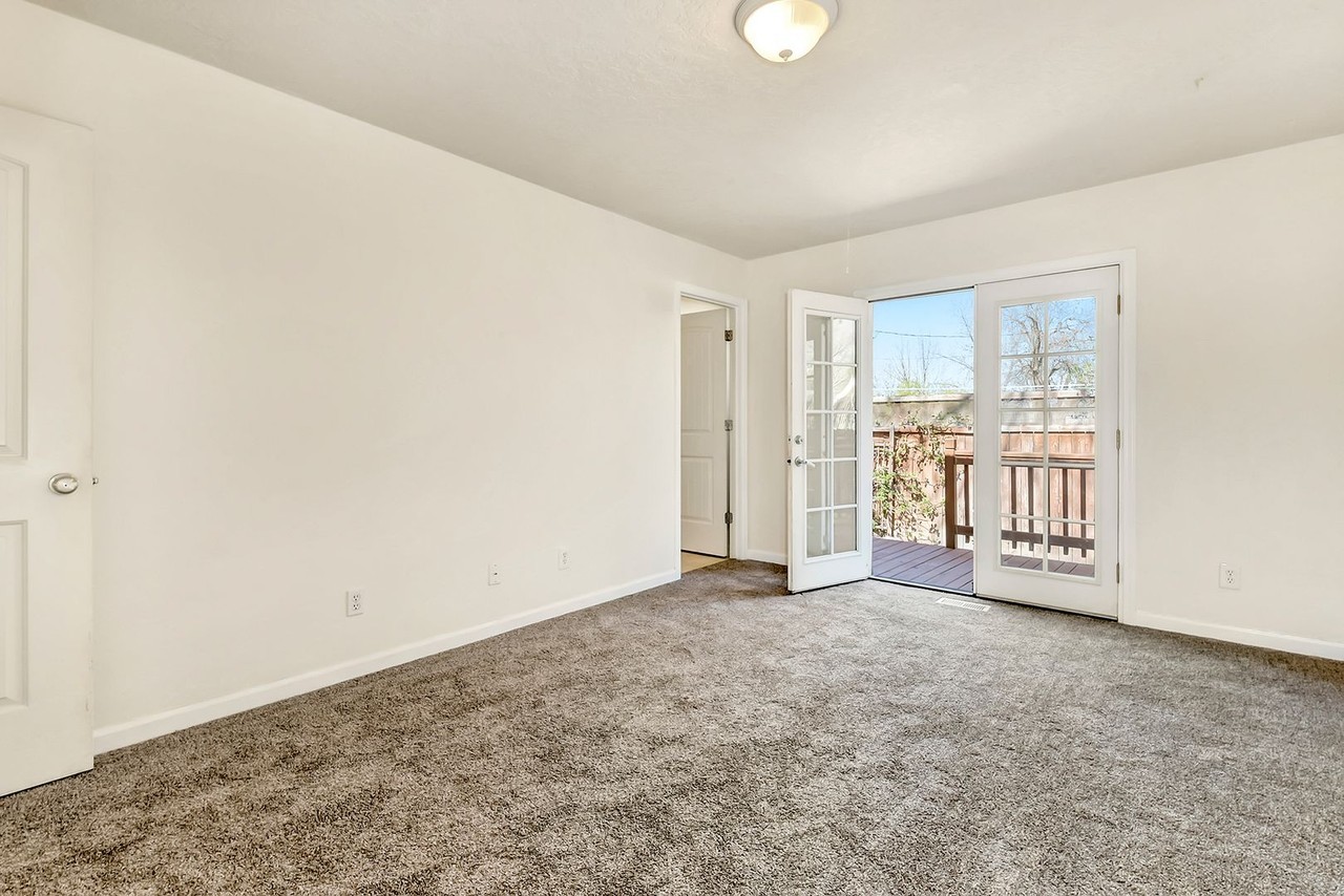 4552 W Kendall St - Photo 5 of 11