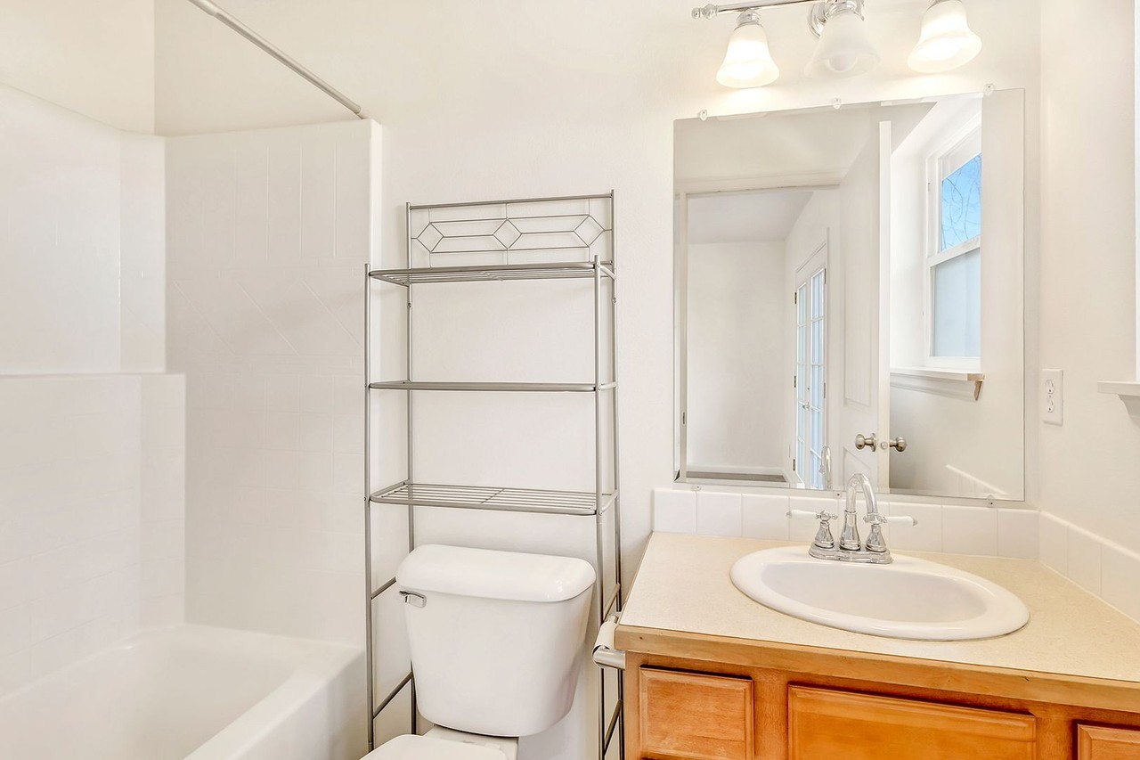4552 W Kendall St - Photo 6 of 11
