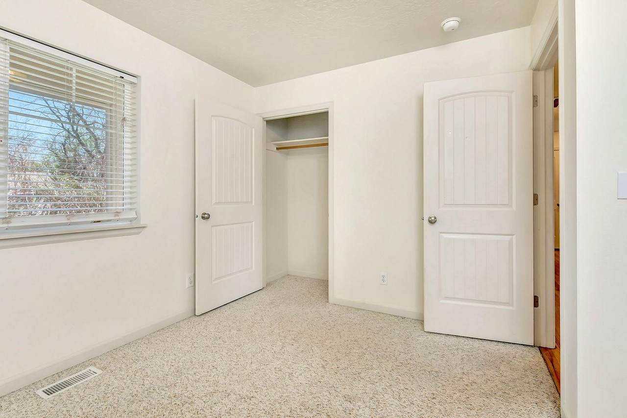 4552 W Kendall St - Photo 7 of 11