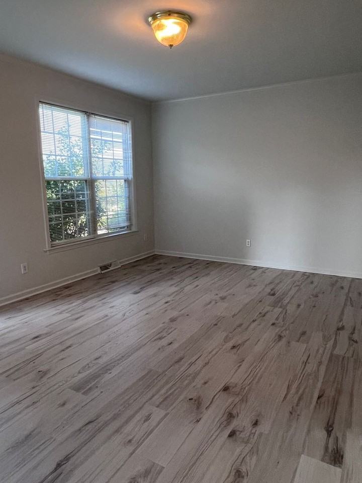 35 Spicewood Rd - Photo 2 of 15