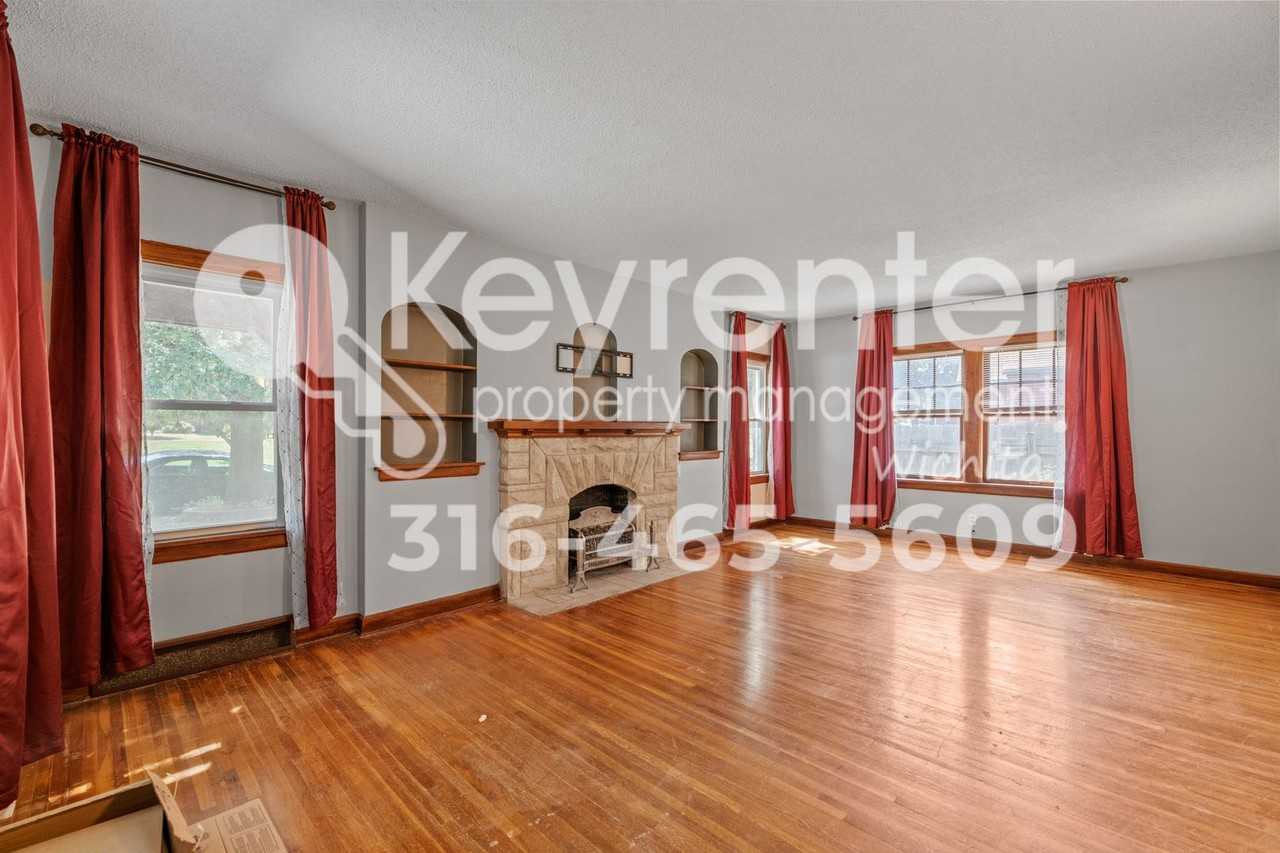 1728 E Mcknight St - Photo 2 of 16