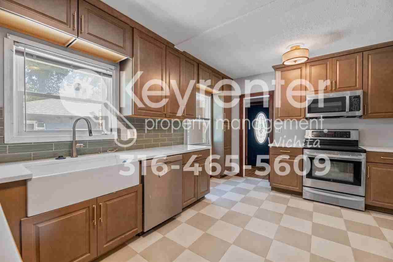1728 E Mcknight St - Photo 4 of 16