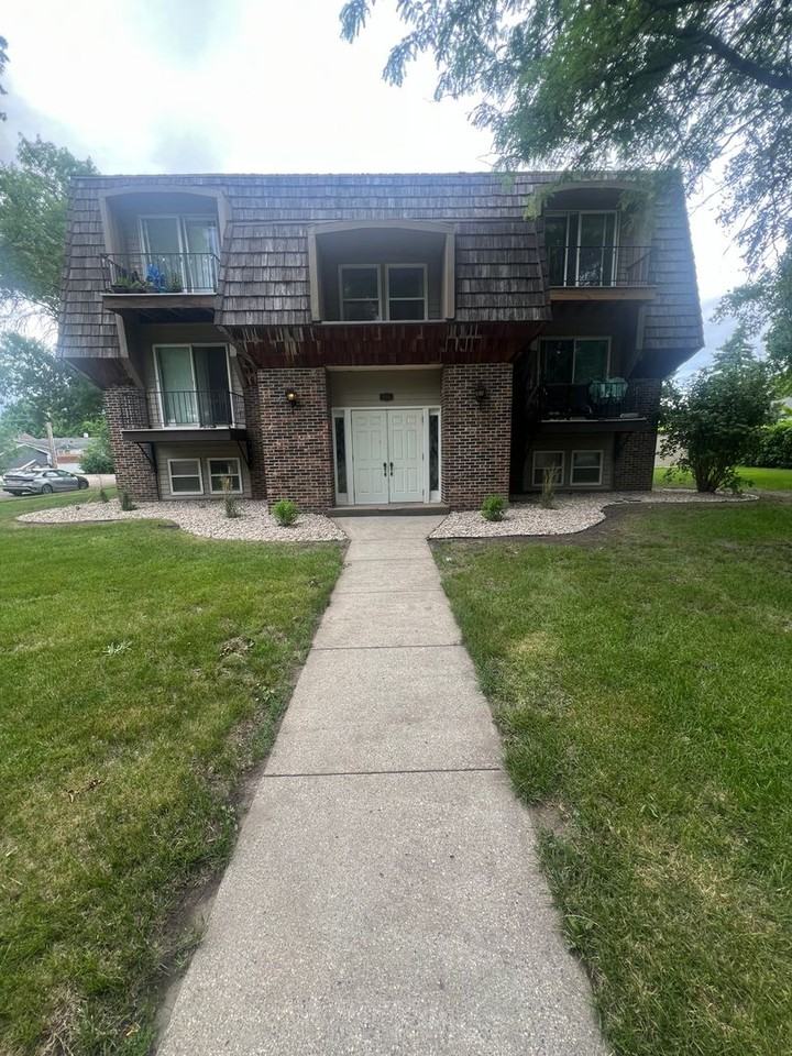 1105 N Main St - Photo 2 of 2