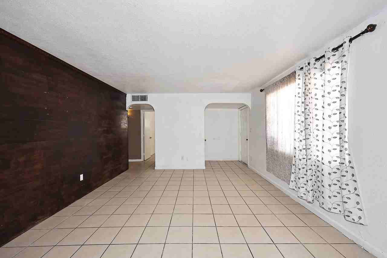 8806 N 30th Ave - Photo 5 of 35