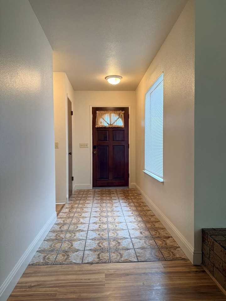 3180 Austin Ave - Photo 3 of 28