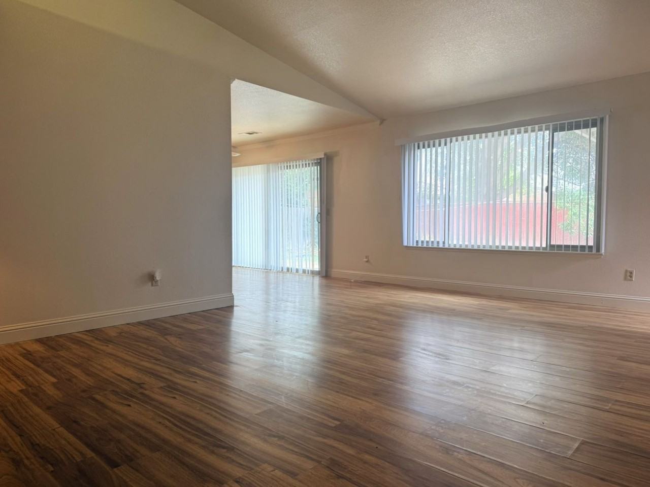 3180 Austin Ave - Photo 5 of 28