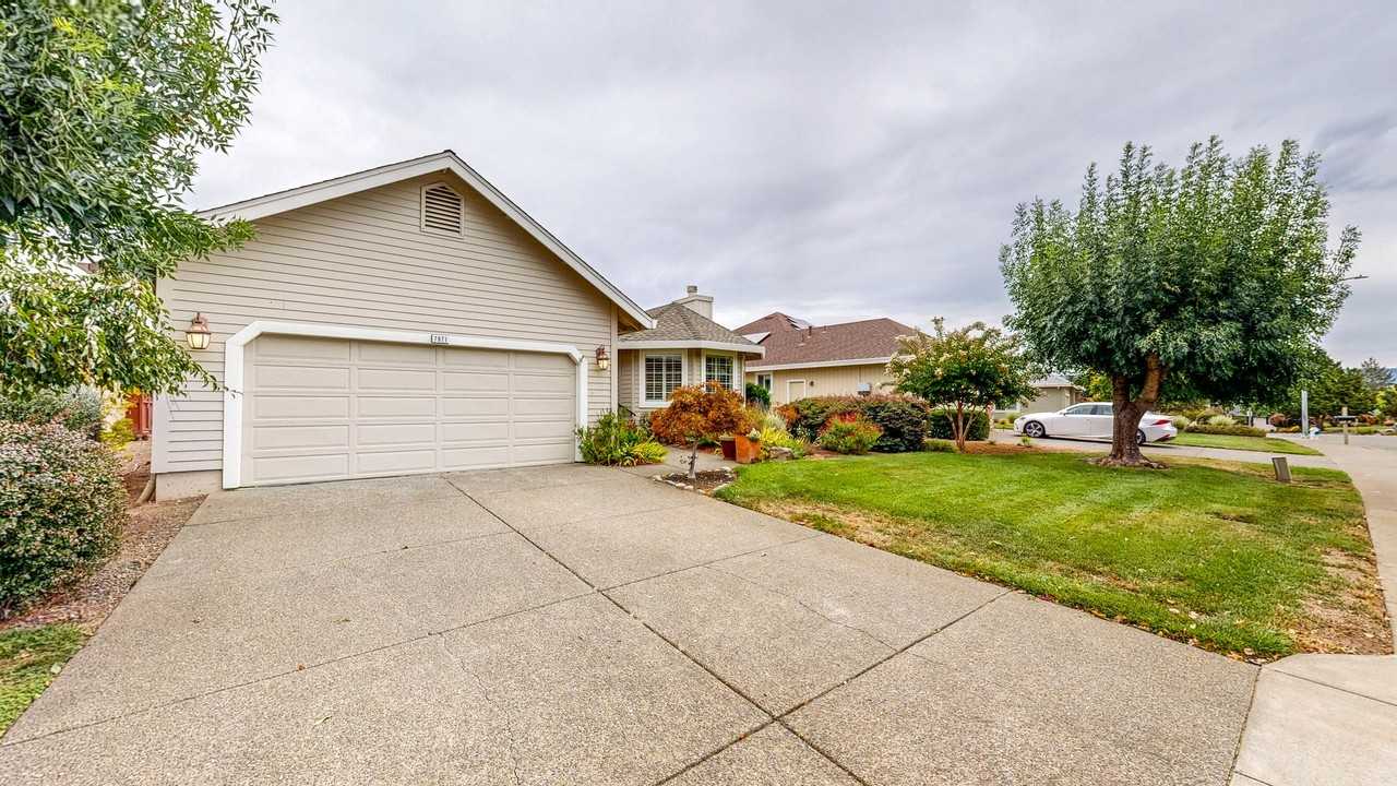7971 Oakmont Dr - Photo 2 of 50