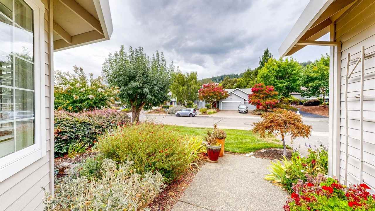 7971 Oakmont Dr - Photo 6 of 50