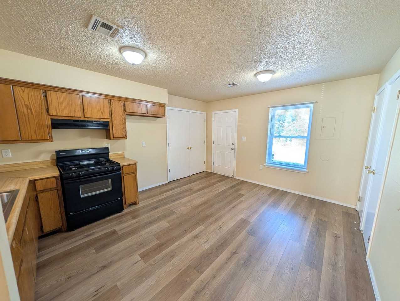302 N Bighorse St - Photo 4 of 11