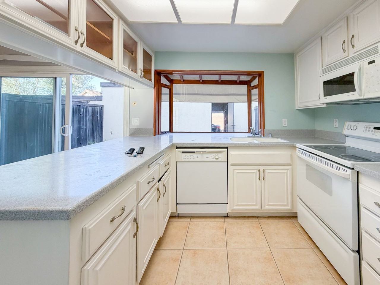 1519 Stonewood Ct - Photo 4 of 16