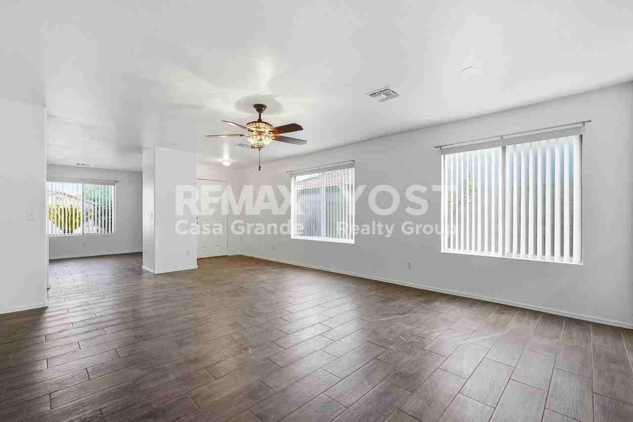 1467 E 12th St - Photo 4 of 23