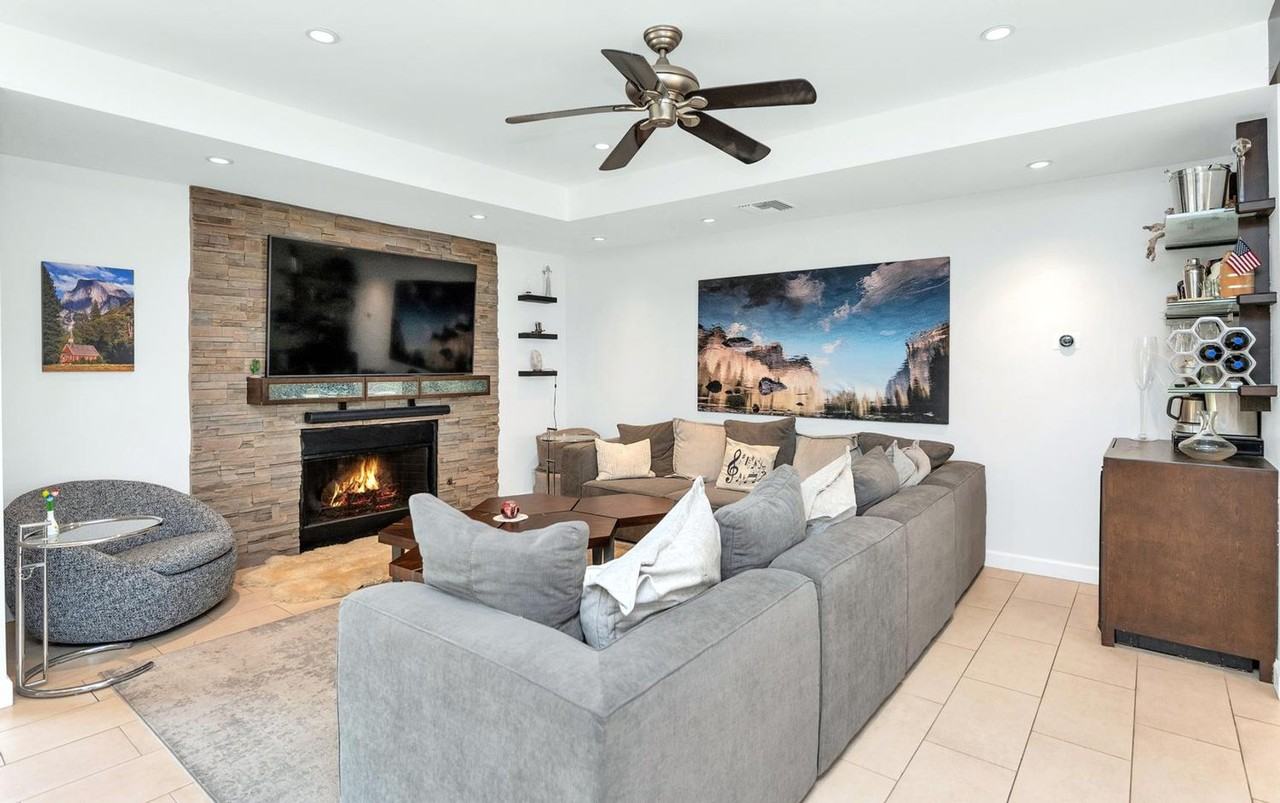5228 N 70th Pl - Photo 7 of 36