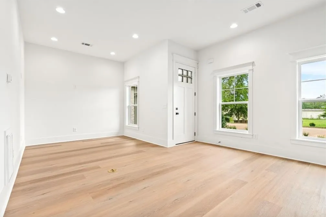 580 Pride Ave - Photo 4 of 19
