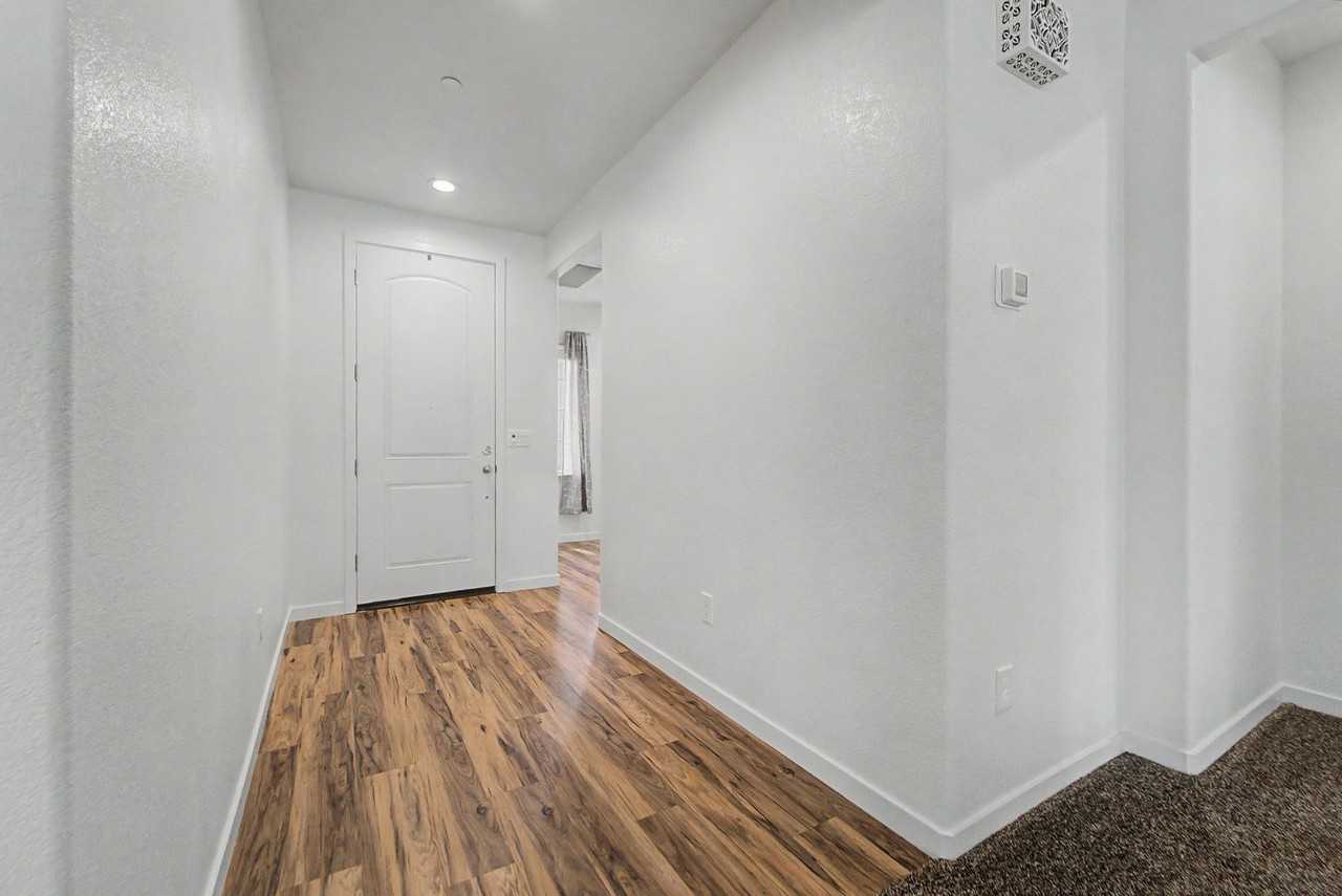 1469 Dunwoody Dr - Photo 3 of 25