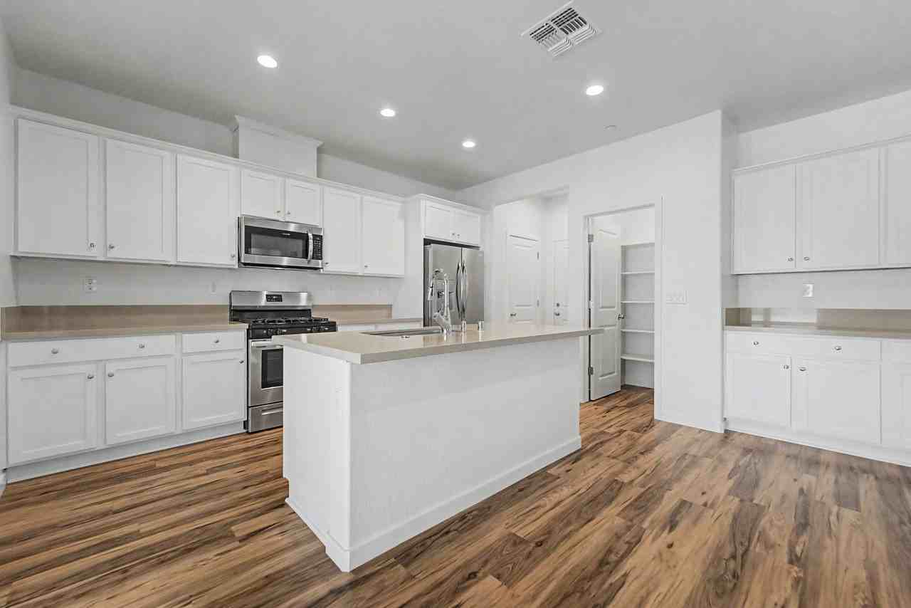1469 Dunwoody Dr - Photo 5 of 25