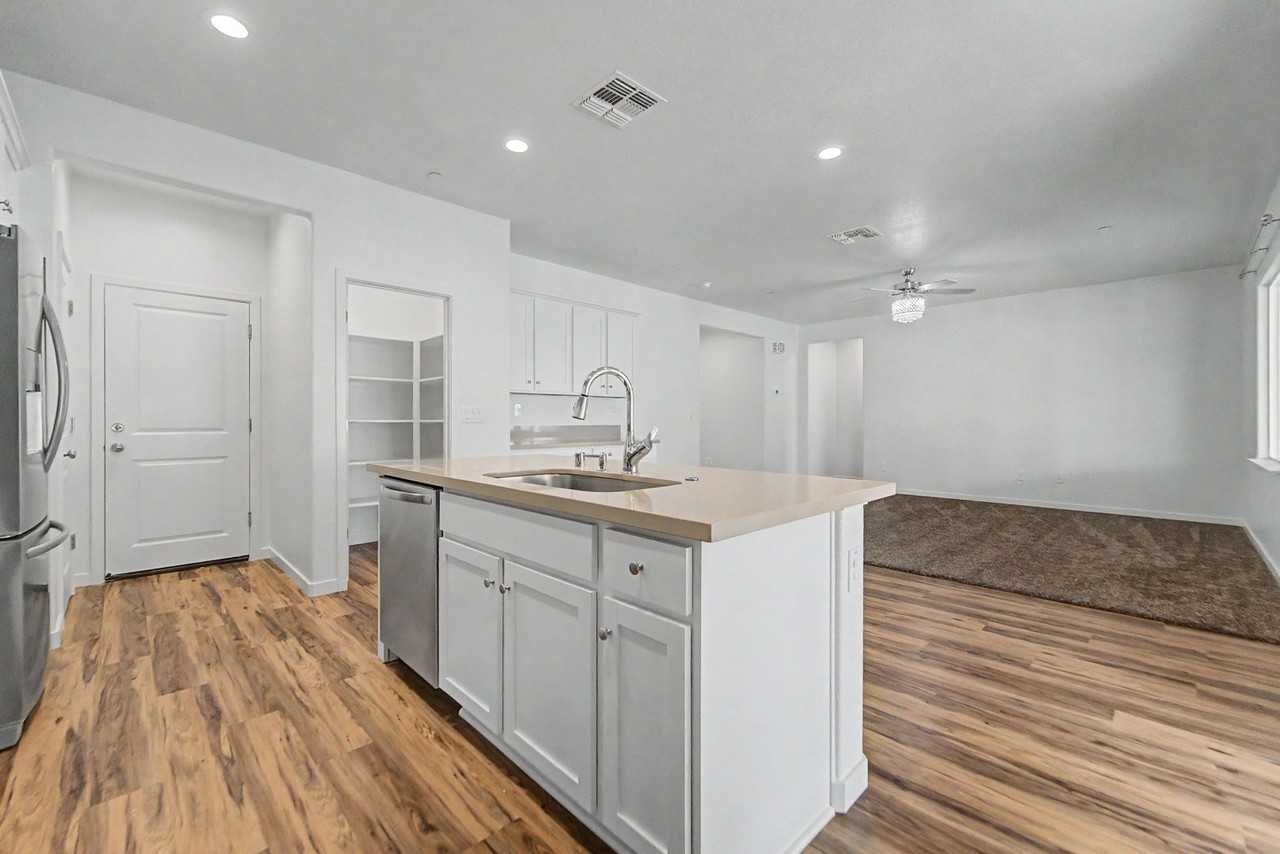 1469 Dunwoody Dr - Photo 6 of 25