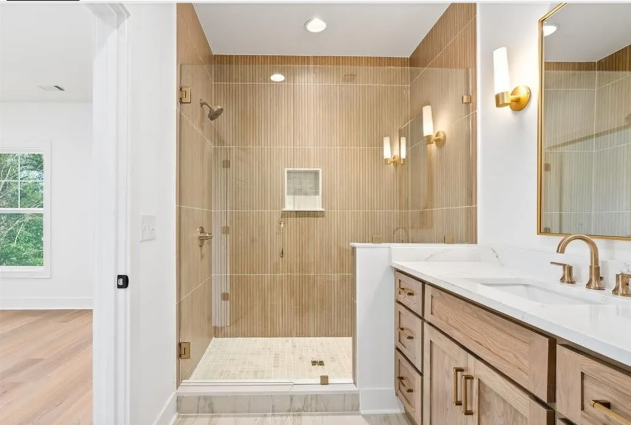 576 Pride Ave - Photo 3 of 25