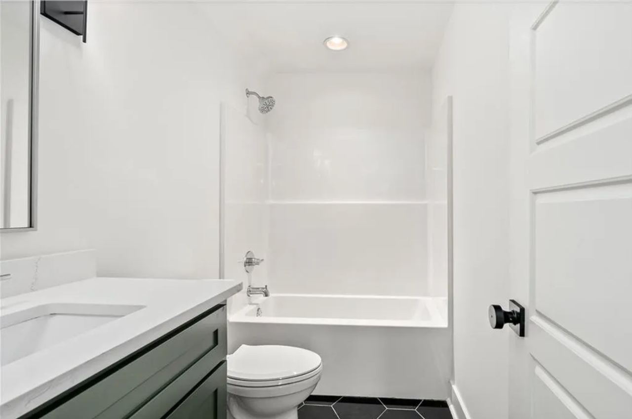576 Pride Ave - Photo 5 of 25