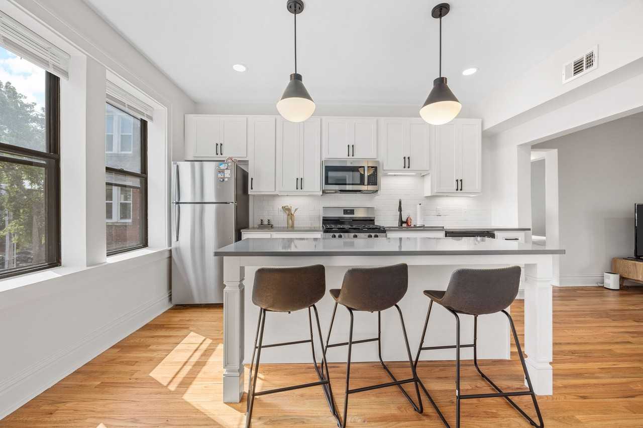 MOSAIC- 718 Limit - Now Leasing 27/28 - Photo 2 of 13
