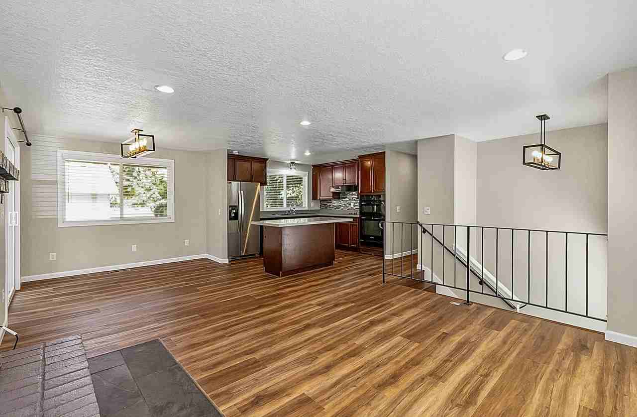716 N 182nd St - Photo 2 of 11