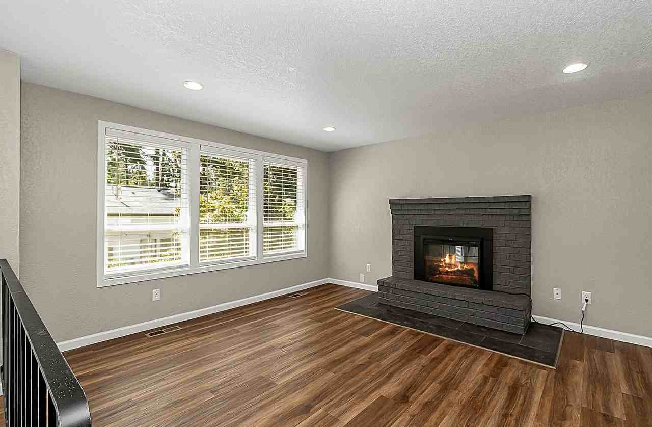 716 N 182nd St - Photo 3 of 11