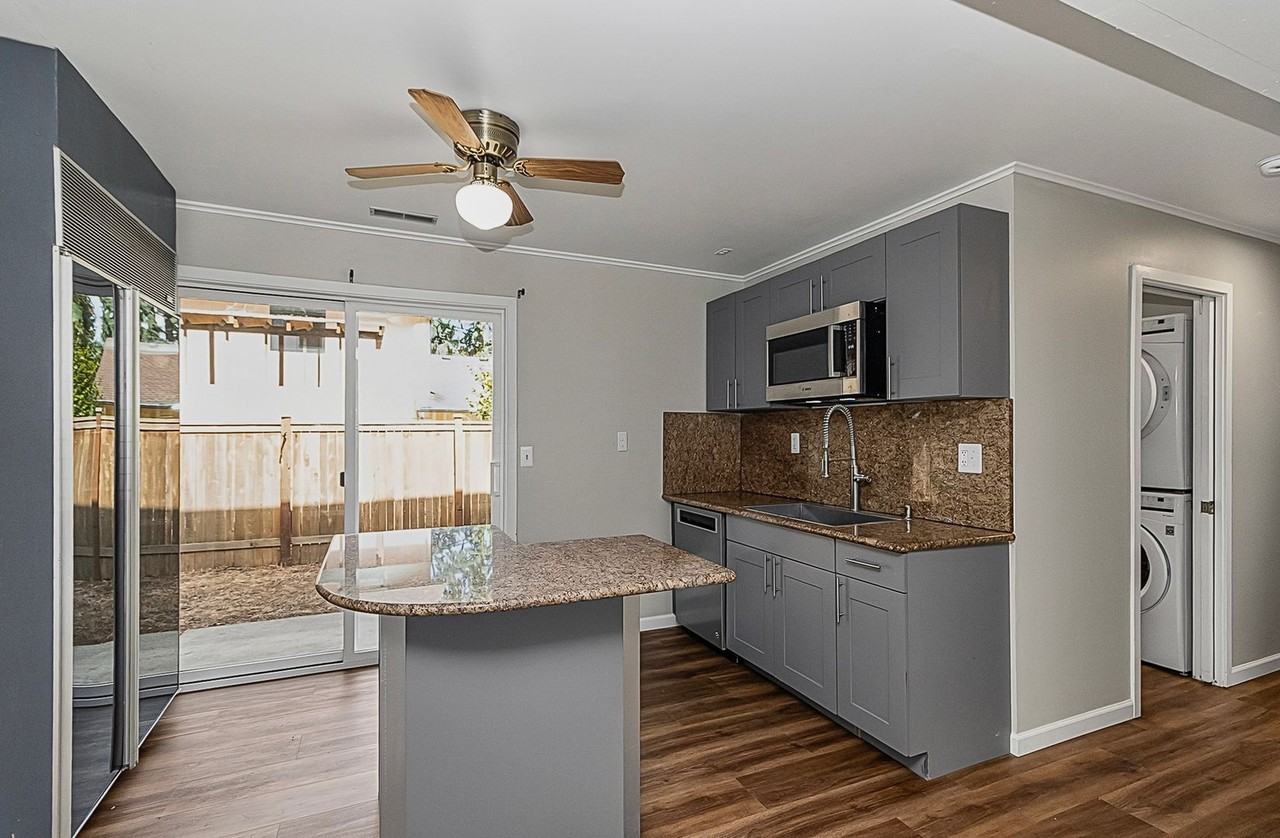 716 N 182nd St - Photo 5 of 11