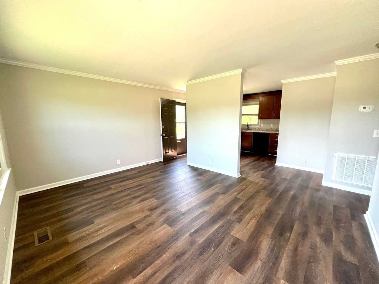 1312 Rutherford St - Photo 4 of 17