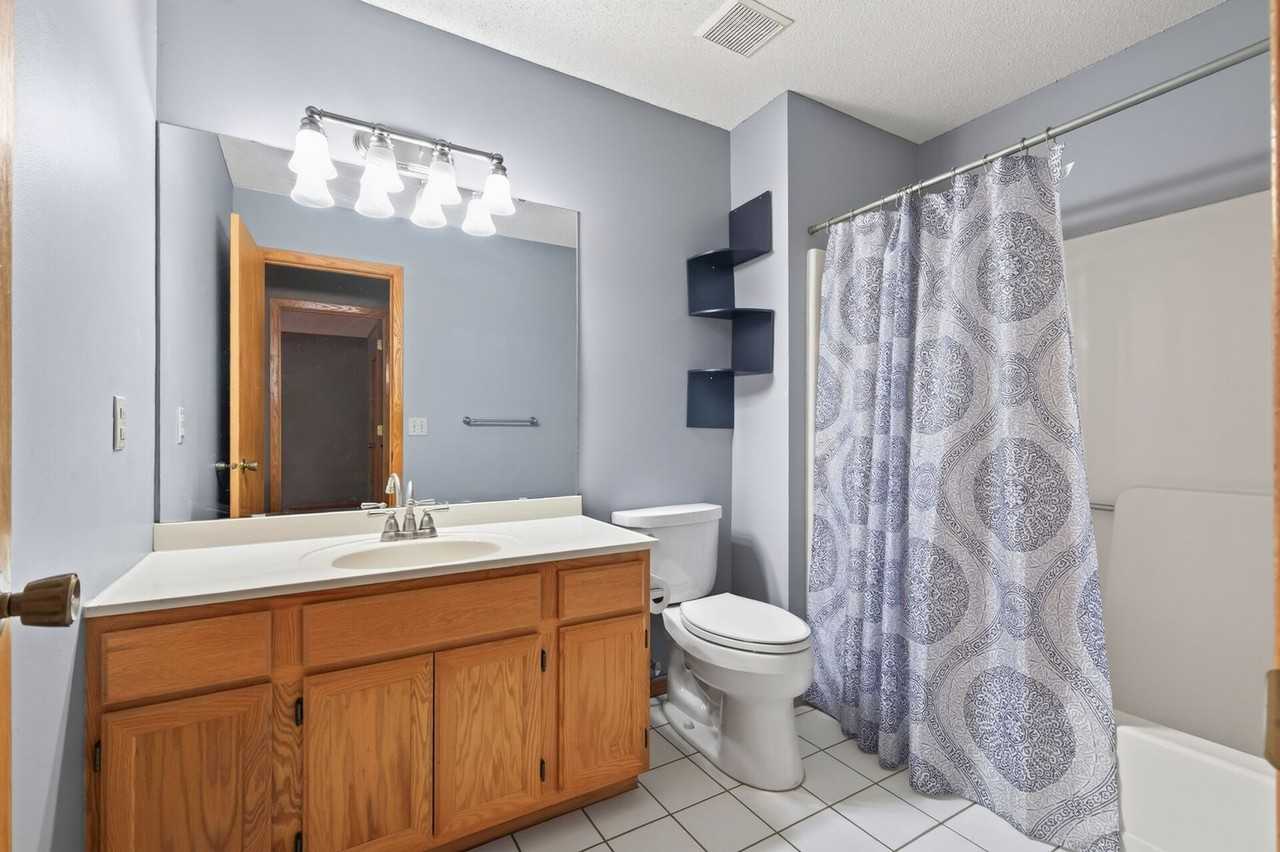 9992 Fillmore St Ne - Photo 2 of 25