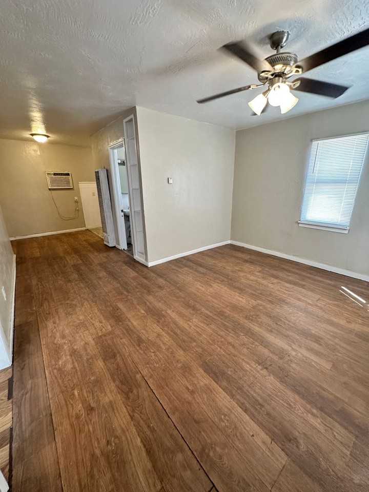 212 Sw 37th Ave - Photo 2 of 11