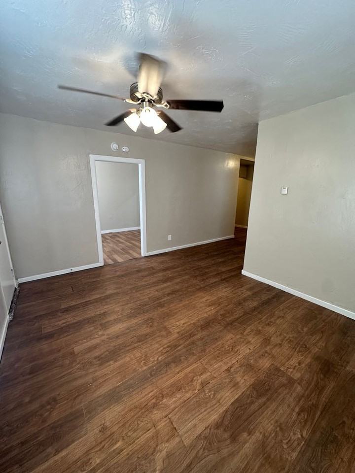 212 Sw 37th Ave - Photo 3 of 11