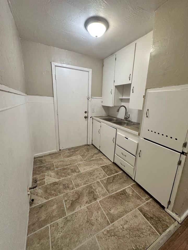 212 Sw 37th Ave - Photo 4 of 11