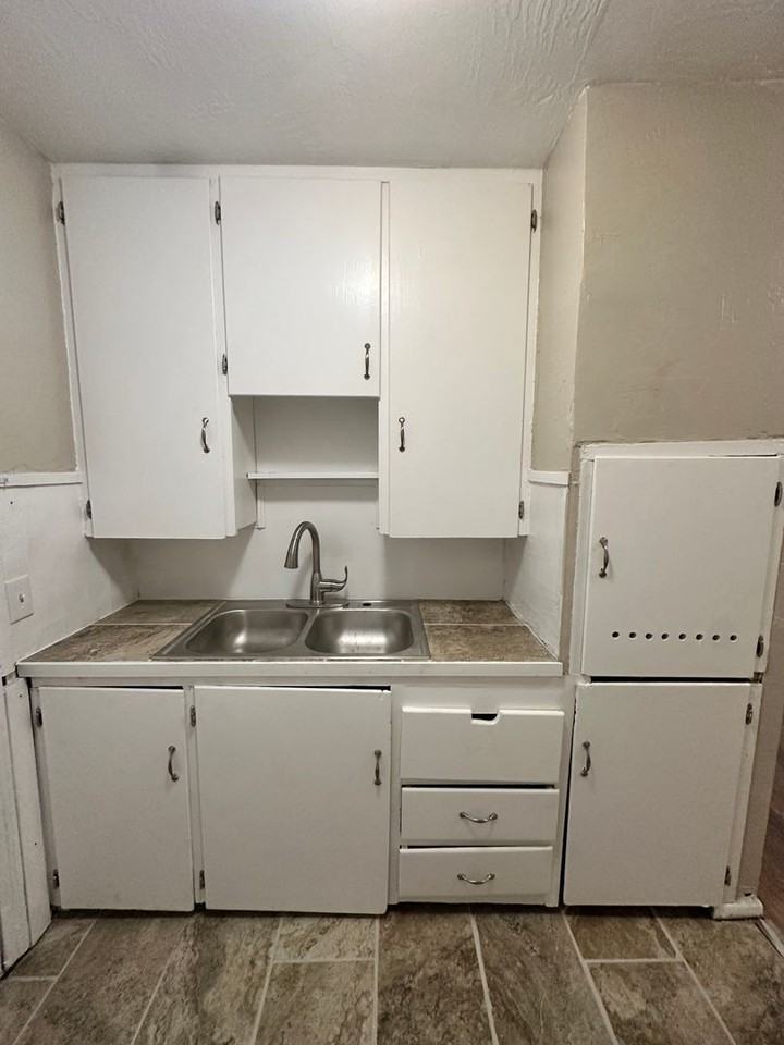 212 Sw 37th Ave - Photo 5 of 11