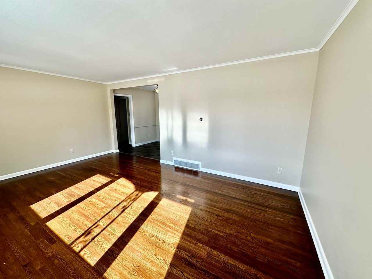 3043 Mount Holyoke Rd - Photo 3 of 35